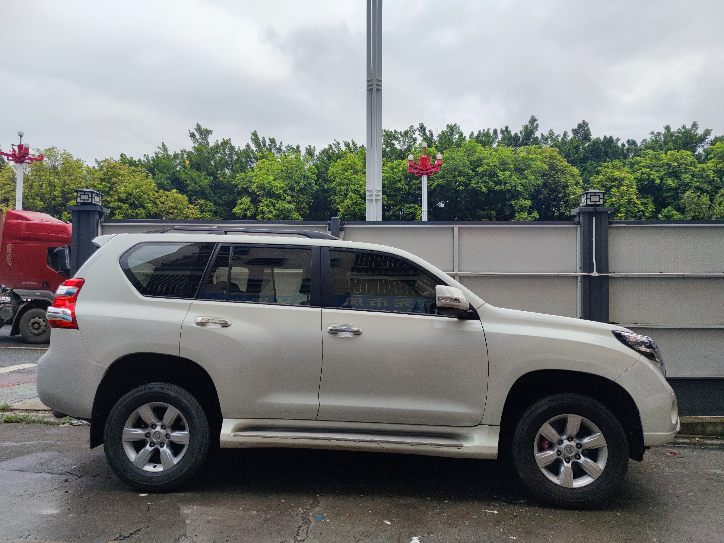 改裝日記丨一車(chē)傳三代！豐田普拉多 剎車(chē)改裝升級(jí)VINIC RT6 大六活塞套裝